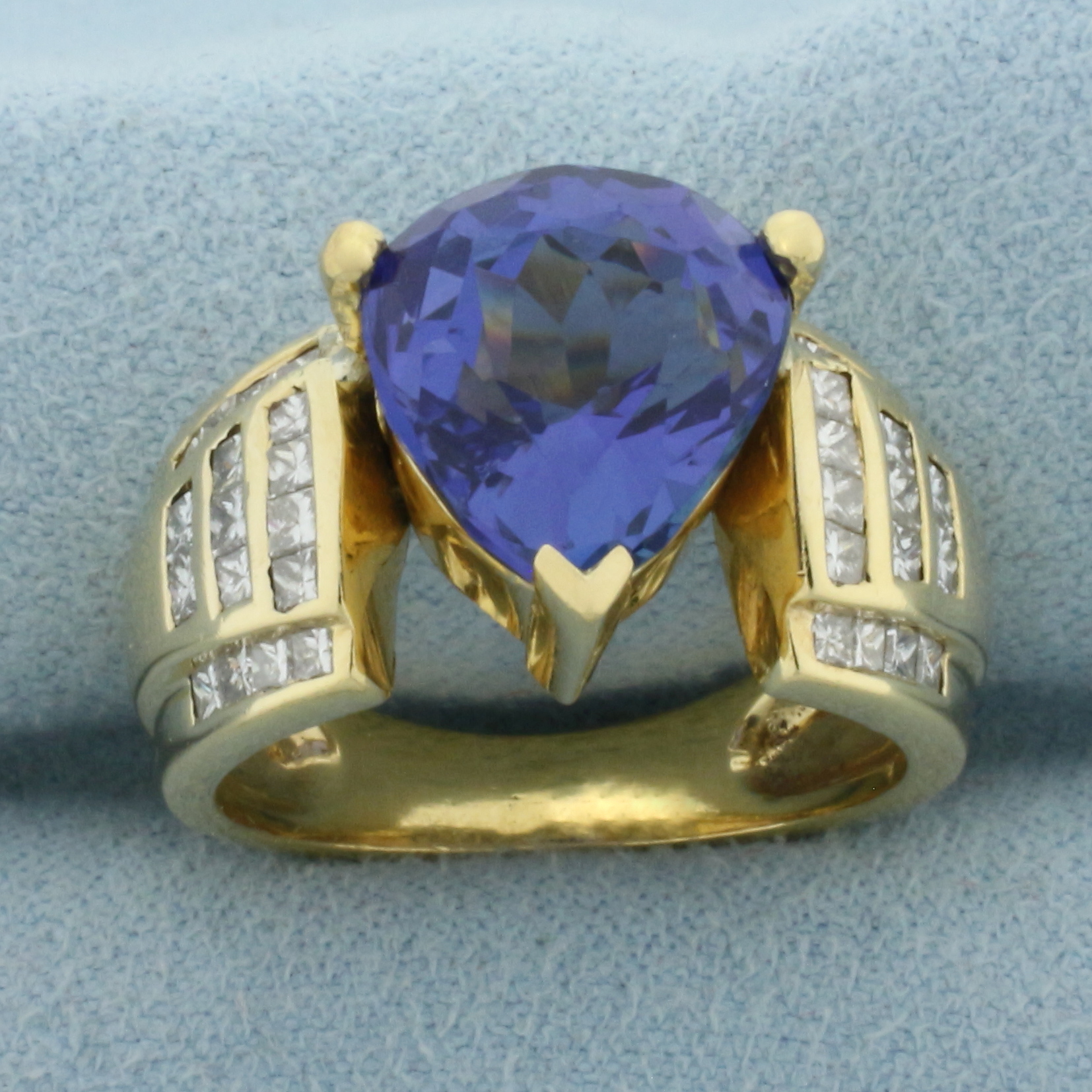 AAA Tanzanite and Diamond Ring in 18k Yellow Gold