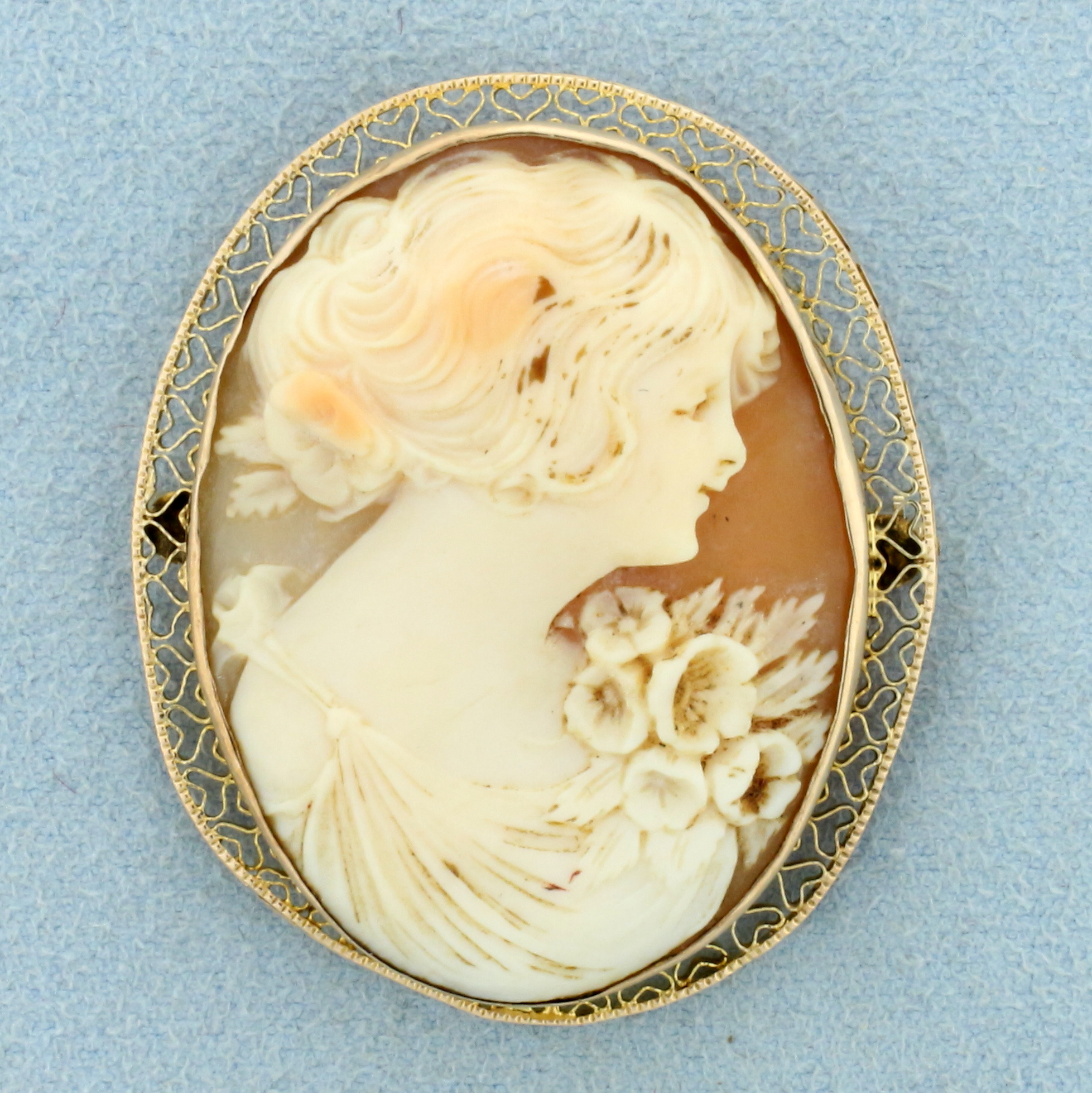 Antique Heart Border Cameo Pin in 10K Yellow Gold