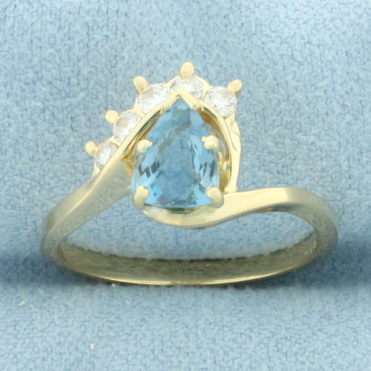 Aquamarine and Diamond Ring in 14k Yellow Gold