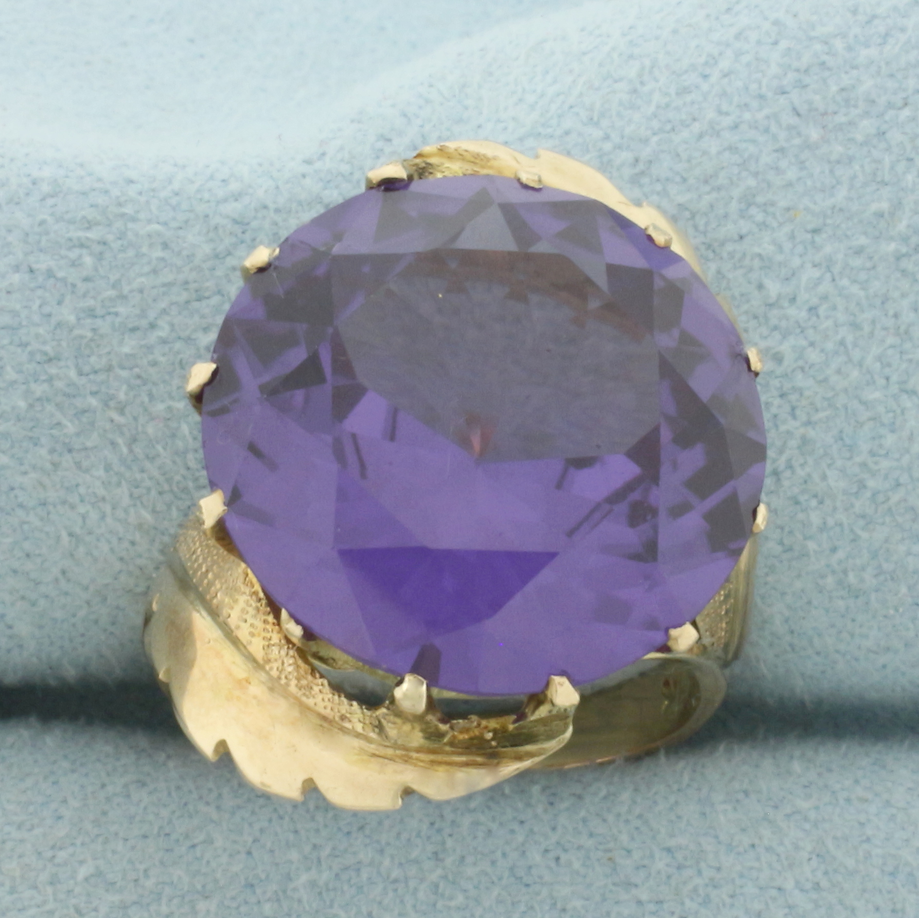 Color Changing Sapphire Ring in 14k Yellow Gold | Property Room