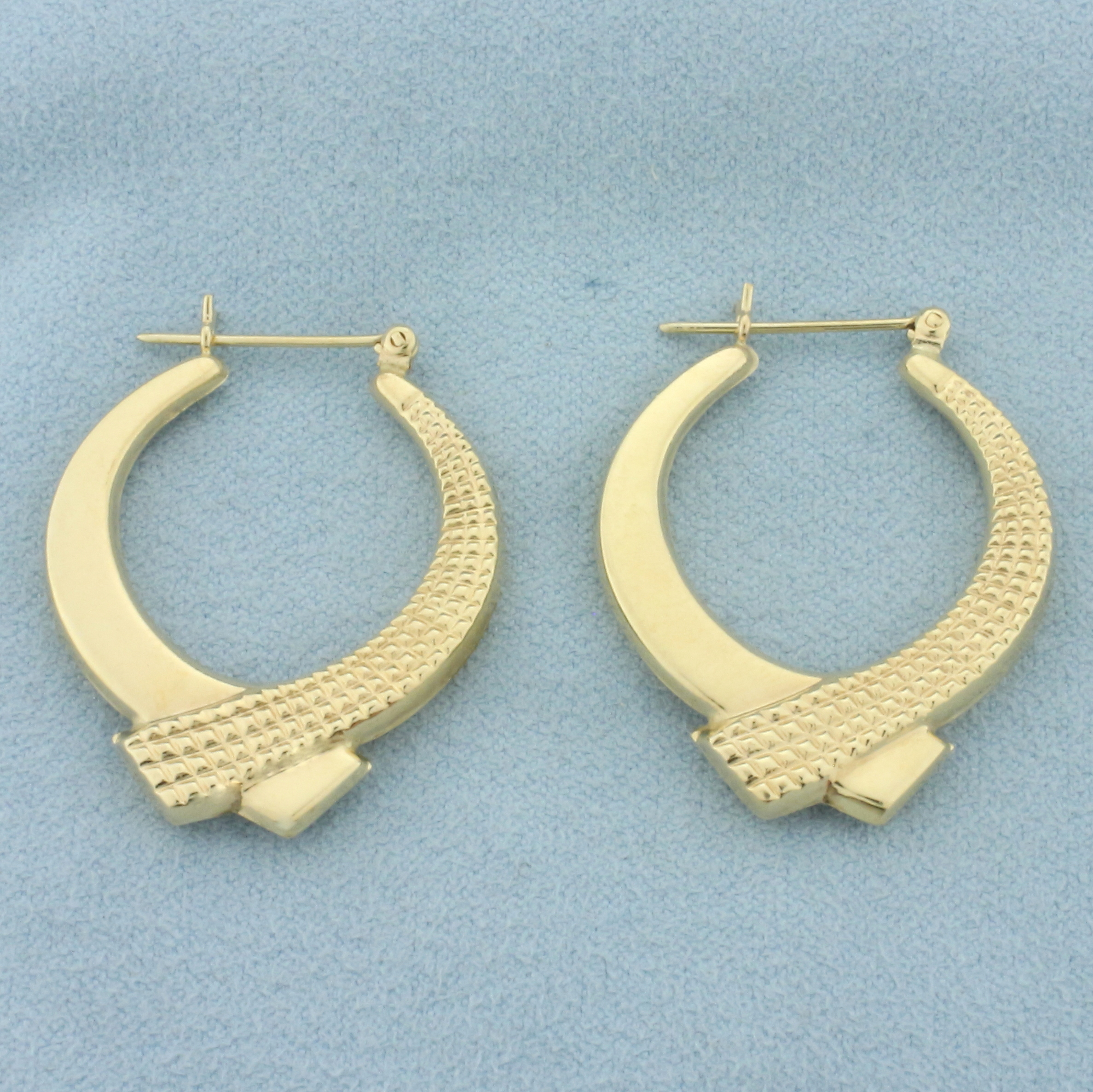 Crossover Ribbon Design Hoop Earrings in 14k Yellow Gold