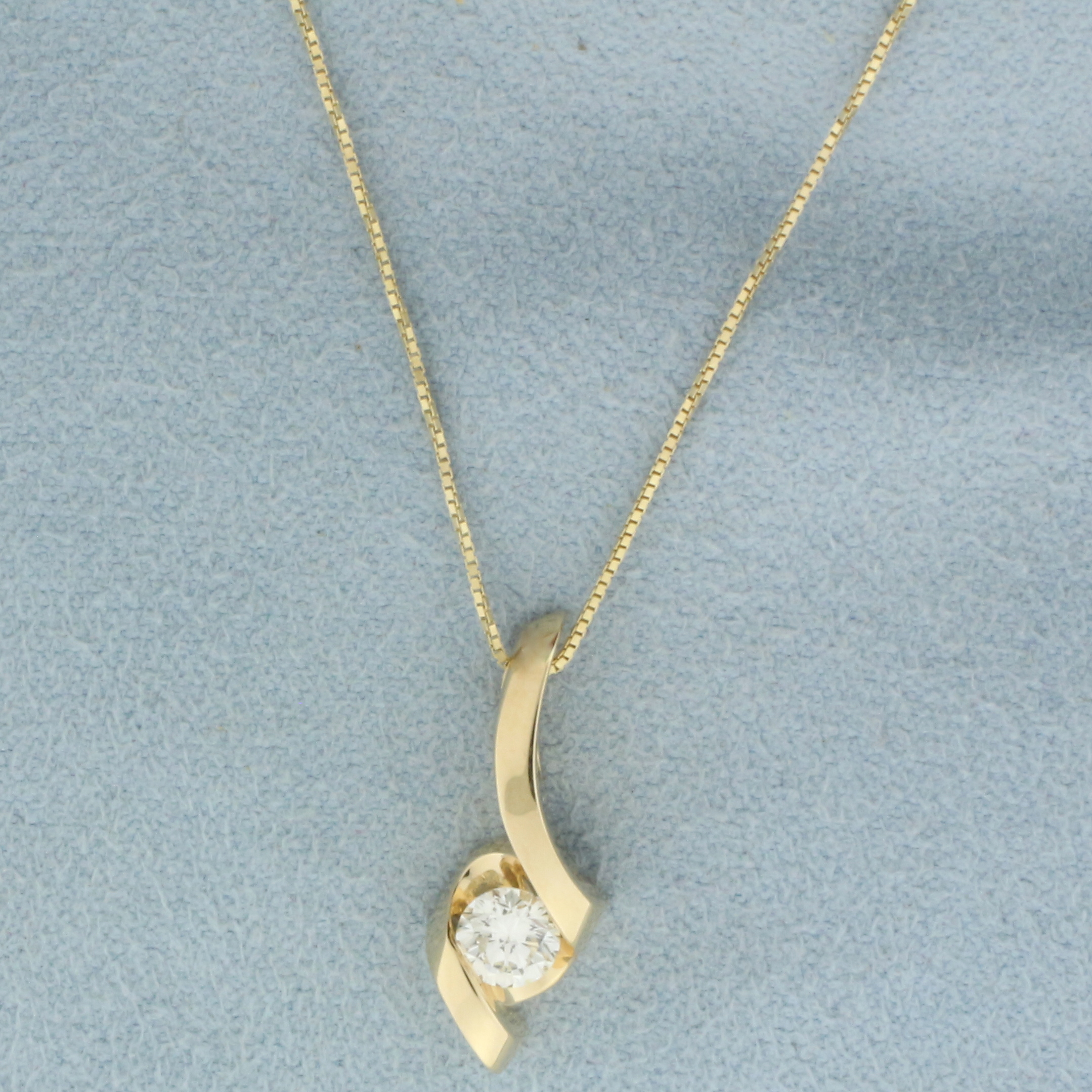 Diamond Solitaire Ribbon Design Necklace in 14k Yellow Gold | Property Room