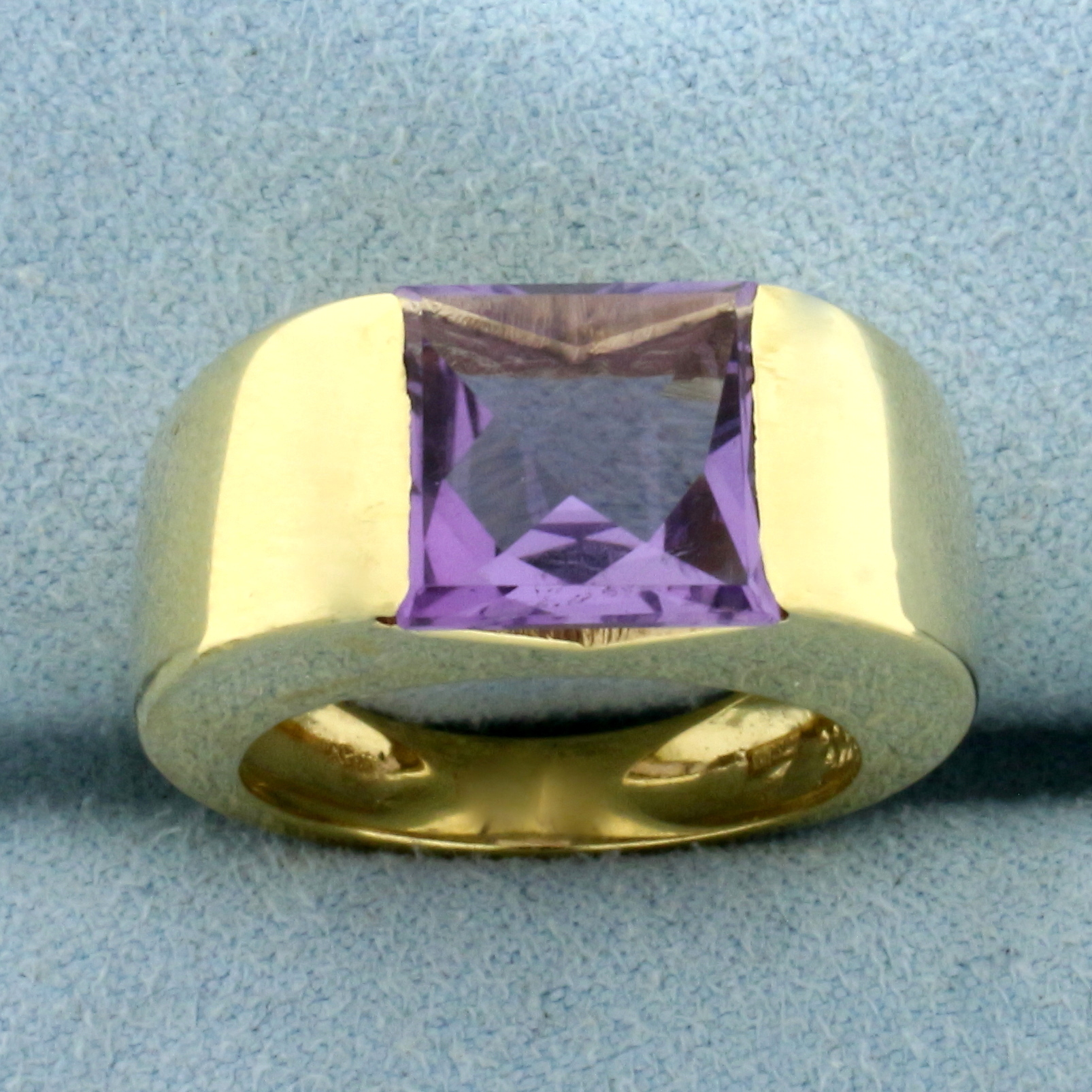 Italian Designer Modern Amethyst Ring in 18k Yellow Gold | Property Room