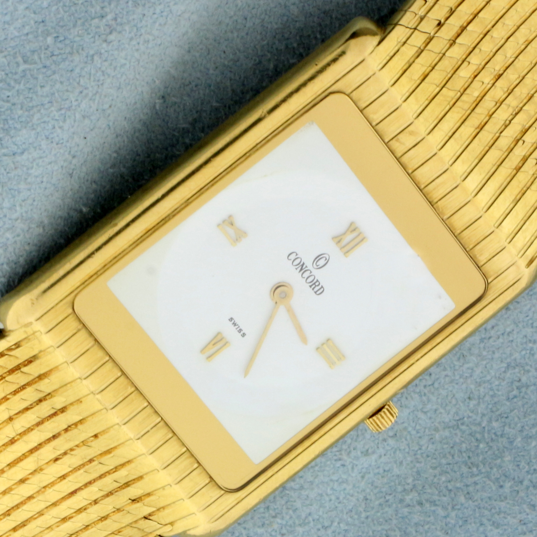 Ladies Concord Dress Wristwatch in Solid 18k Yellow Gold