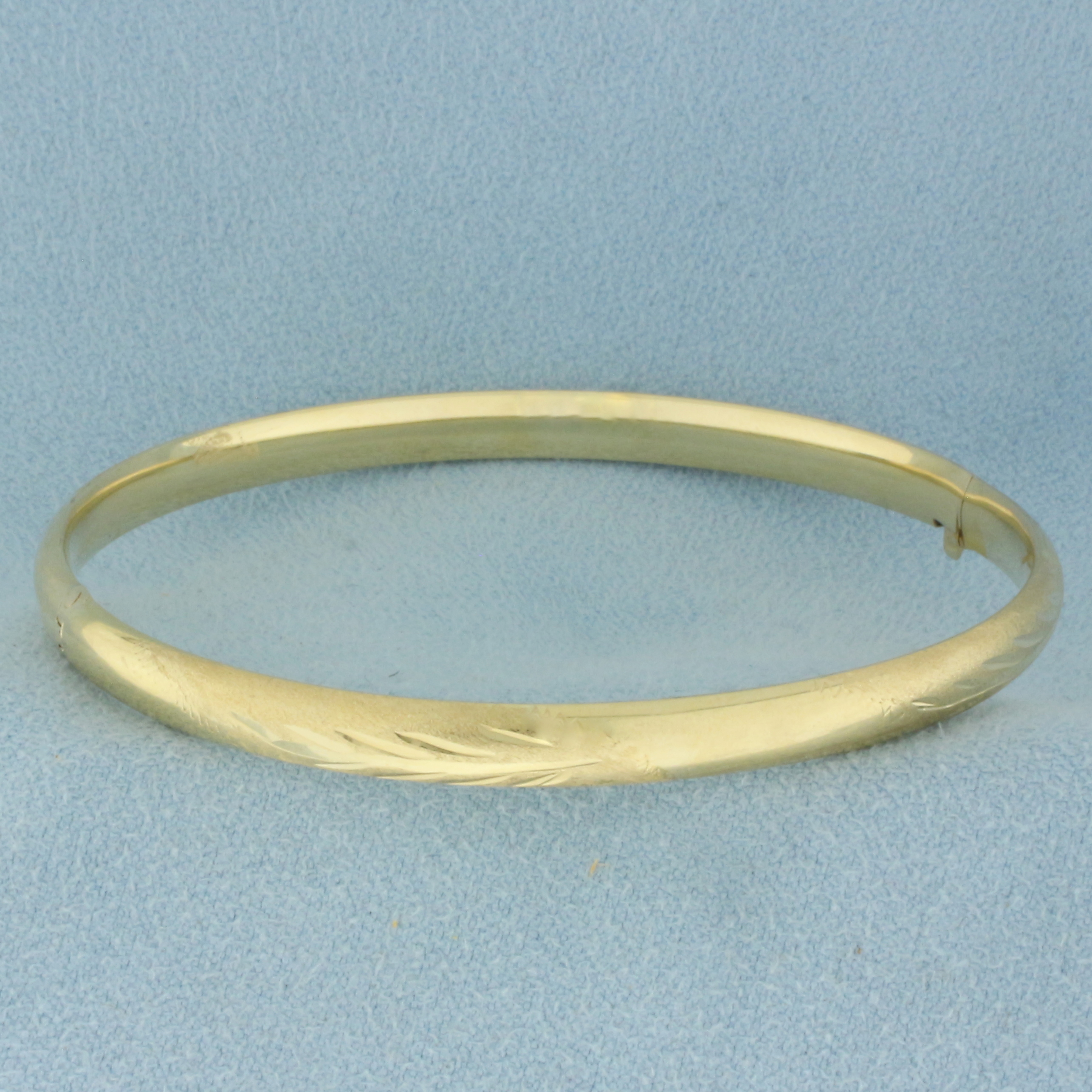 Leaf Nature Design Hinged Bangle Bracelet in 14k Yellow Gold