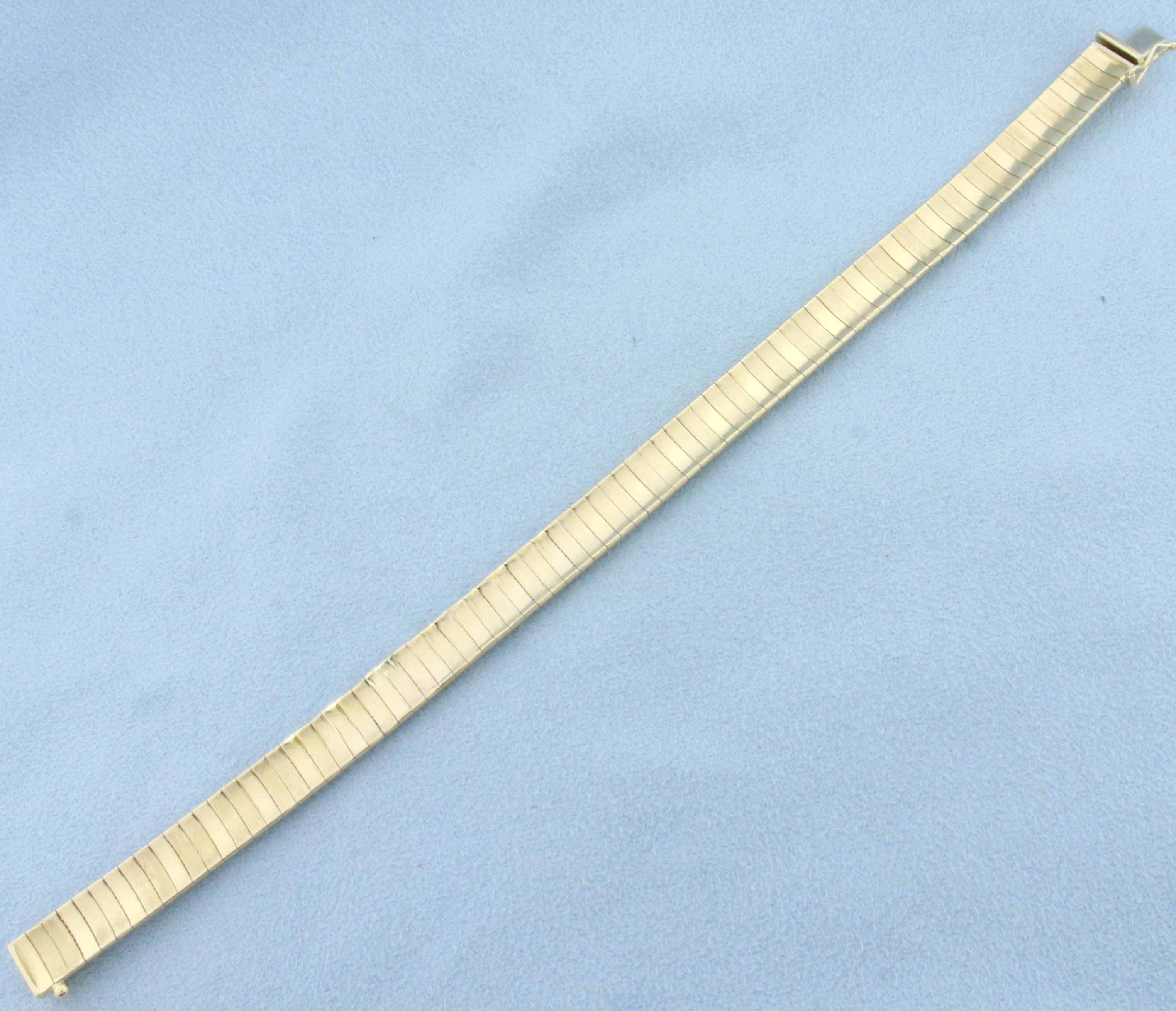 Omega Link Bracelet in 14k Yellow Gold