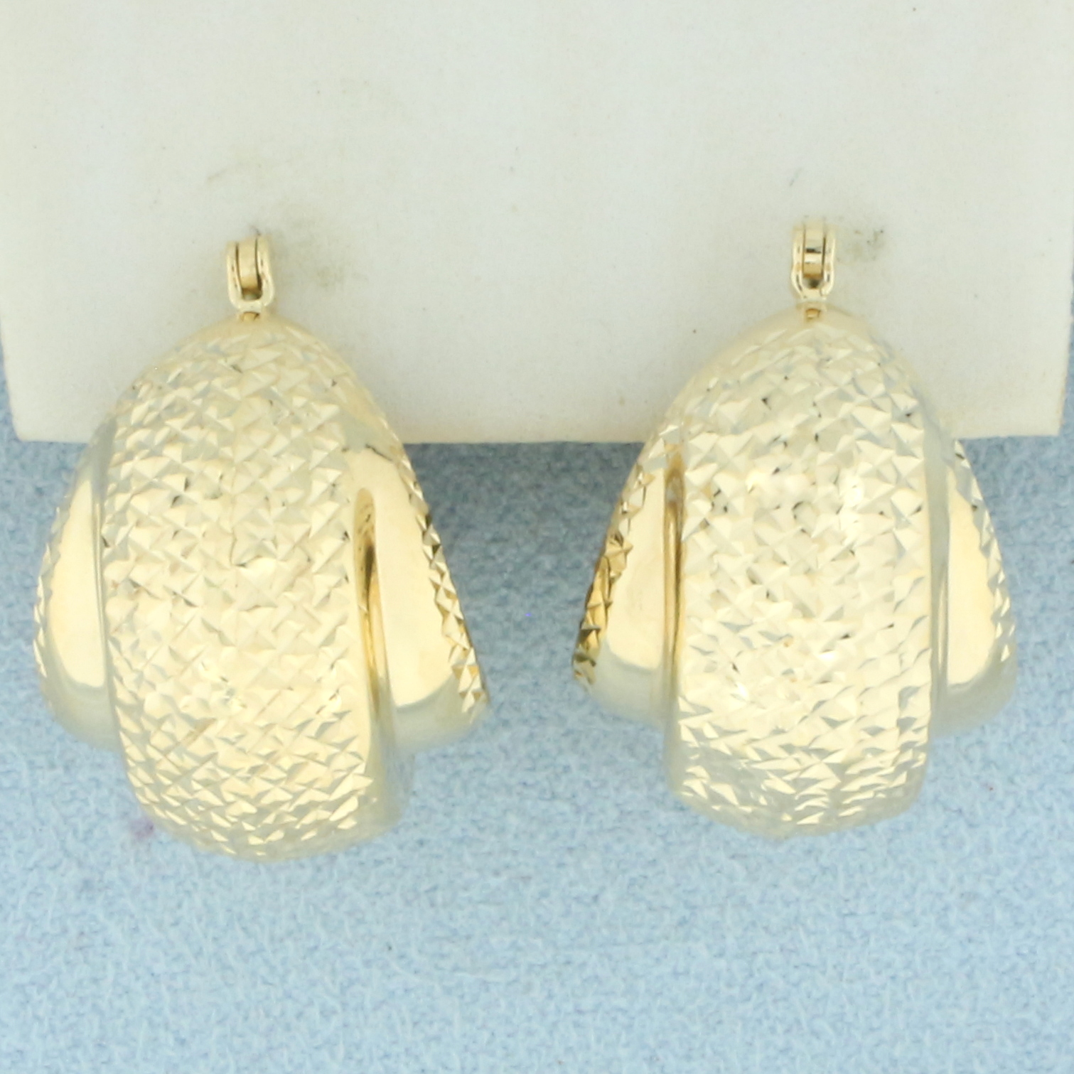 Puffy Graduated Ribbed Shell Hoop Earrings in 14K Yellow Gold main image 0