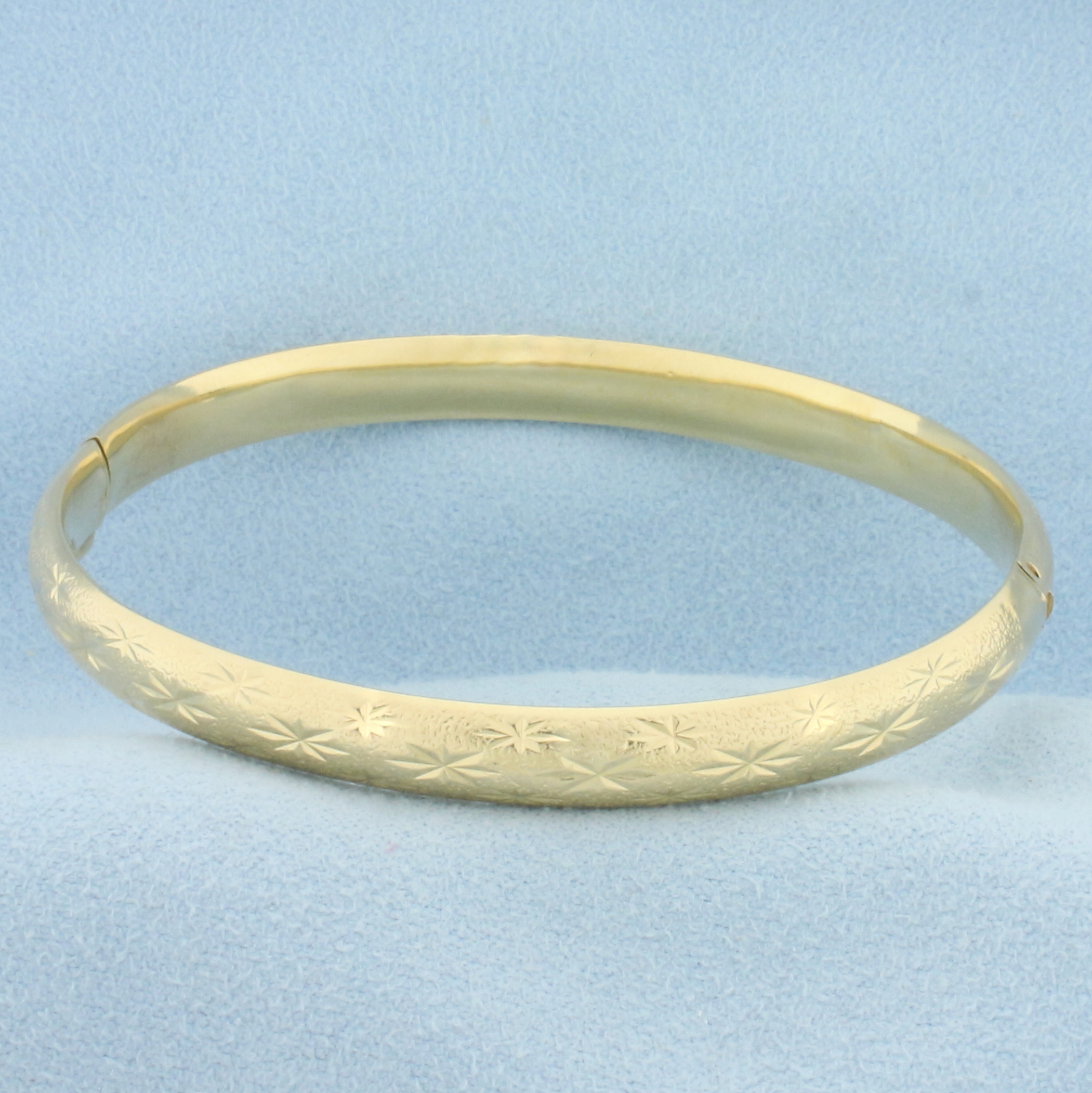 Star Design Bangle Bracelet in 14k Yellow Gold