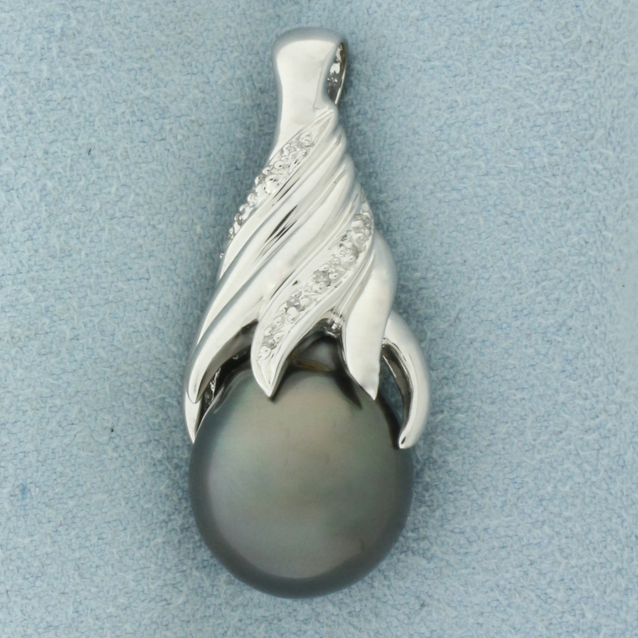 Tahitian Pearl and Diamond Pendant in 18k White Gold