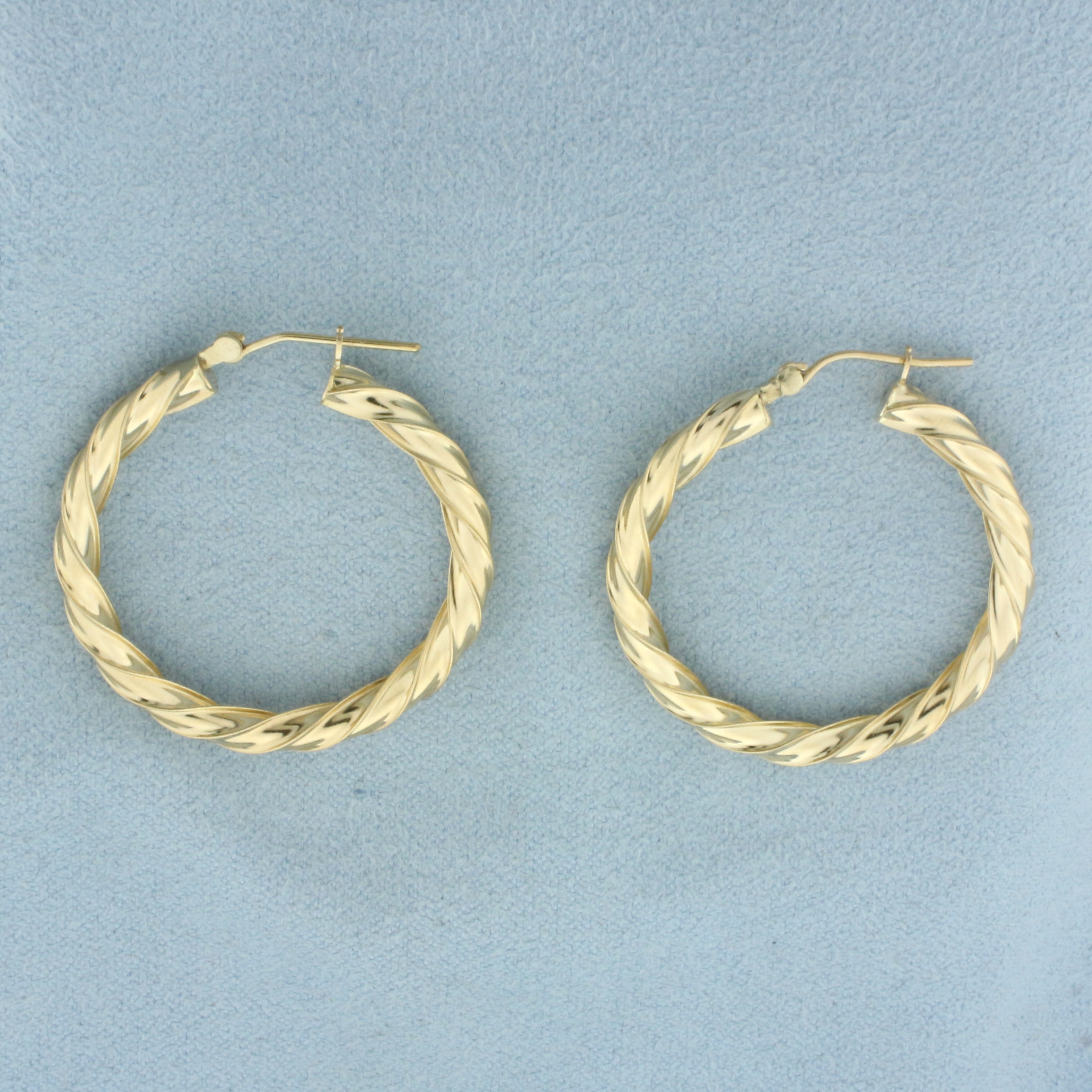 Twisting Hoop Earrings in 14k Yellow Gold