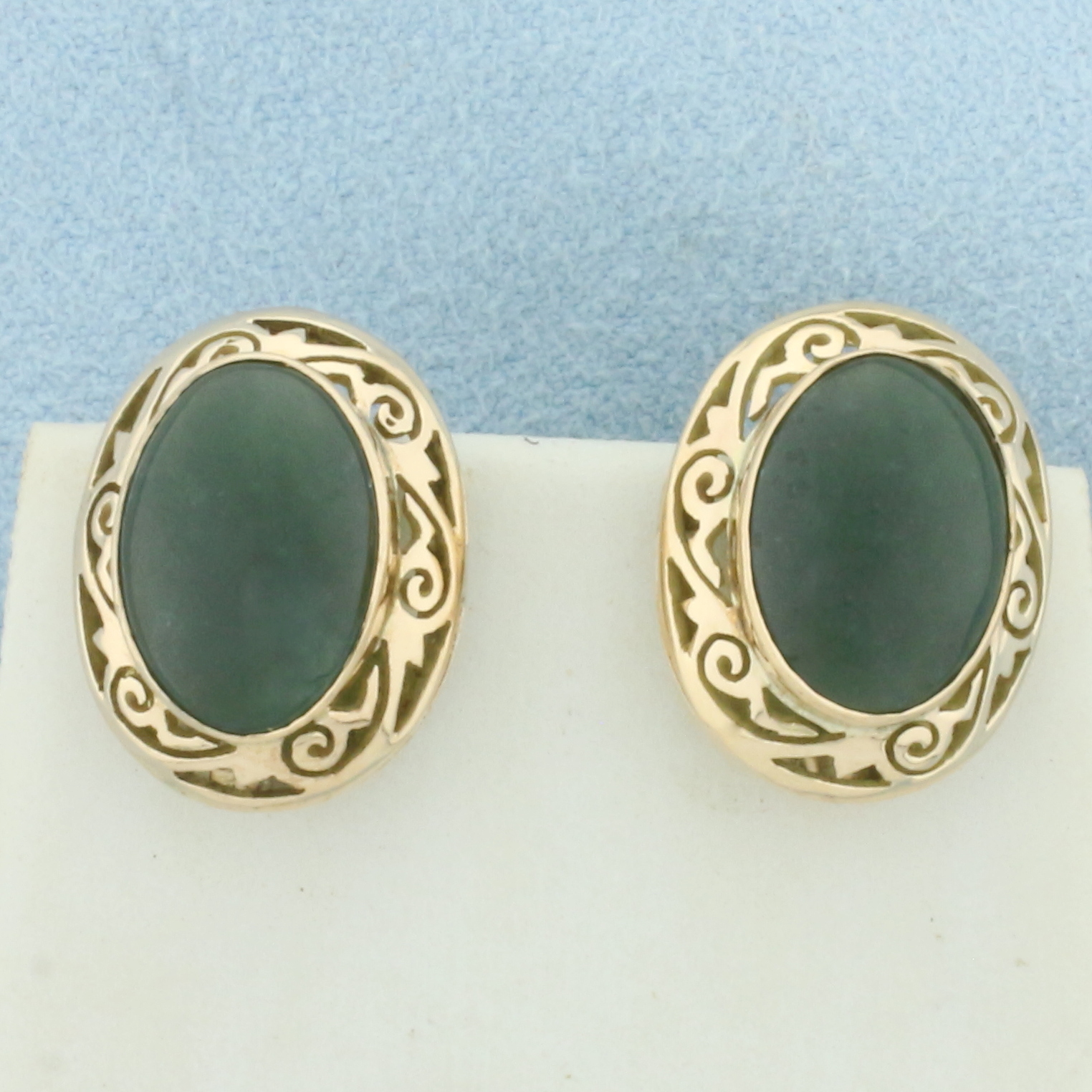 Vintage Jade Screw Back Non Pierced Ears Filigree Earrings in 14k Yellow Gold