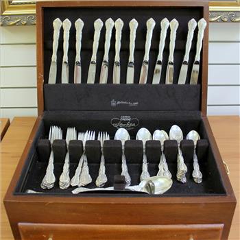 77 Piece Sterling Silver Lunt Mignonette Flatware Set with Chest