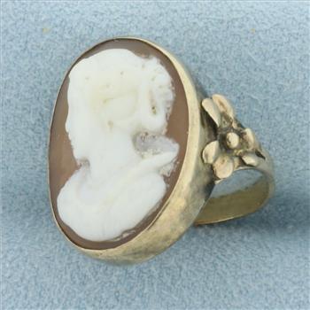 Antique Victorian Left Facing Woman Carved Cameo Ring in 14k Yellow Gold