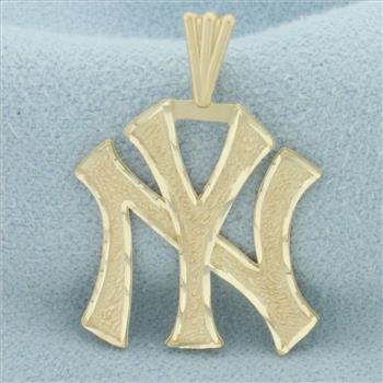 Diamond Cut New York Yankees MLB Pendant in 14k Yellow Gold