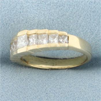 Princess Cut Graduated Cathedral Diamond Ring in 14k Yellow Gold