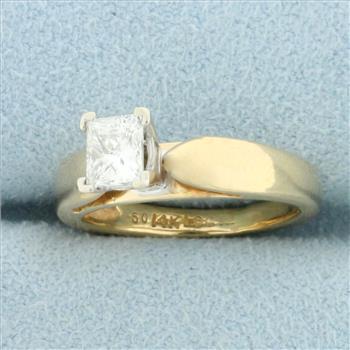 Solitaire Princess Diamond Engagement Ring in 14K Yellow Gold