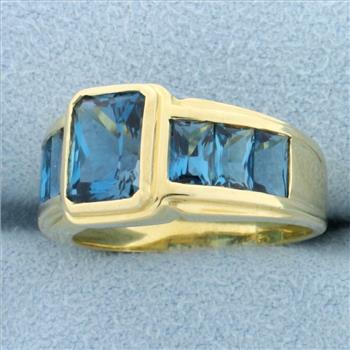 Teal Lab Sapphire Ring in 18k Yellow Gold