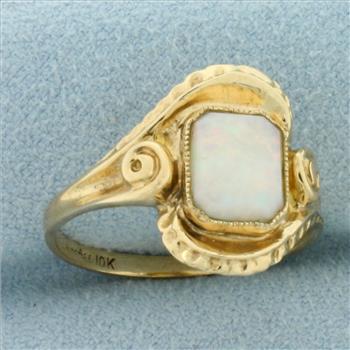 Vintage Opal Solitaire Ring in 10k Yellow Gold