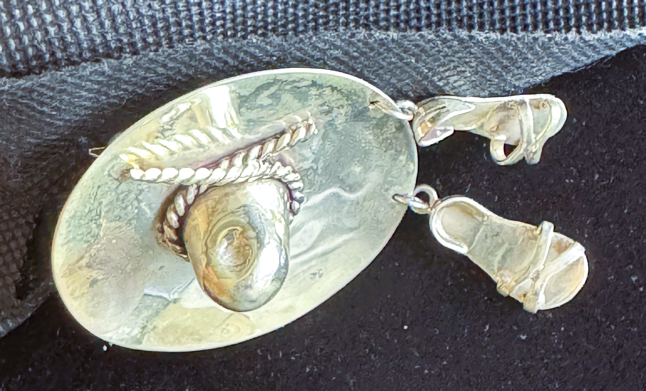 VINTAGE ESTATE SIGNED, MARKED MEXICO .925 STERLING SILVER SOMBRERO (2"X2") WITH DANGLING SANDLES, BROOCH PIN