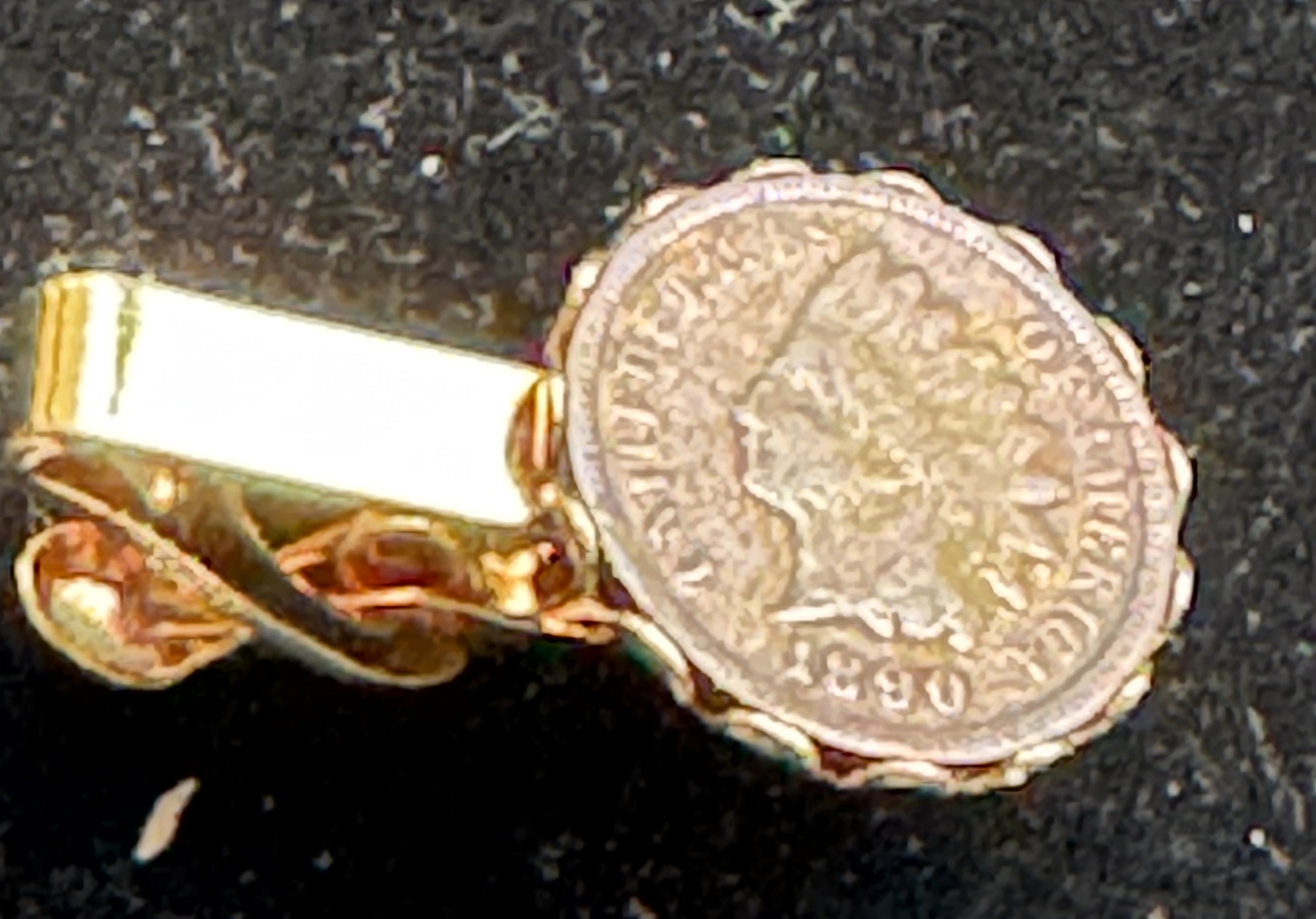 VINTAGE NS TIE CLIP WITH 1890 INDIAN HEAD PENNY CENTER PIECE