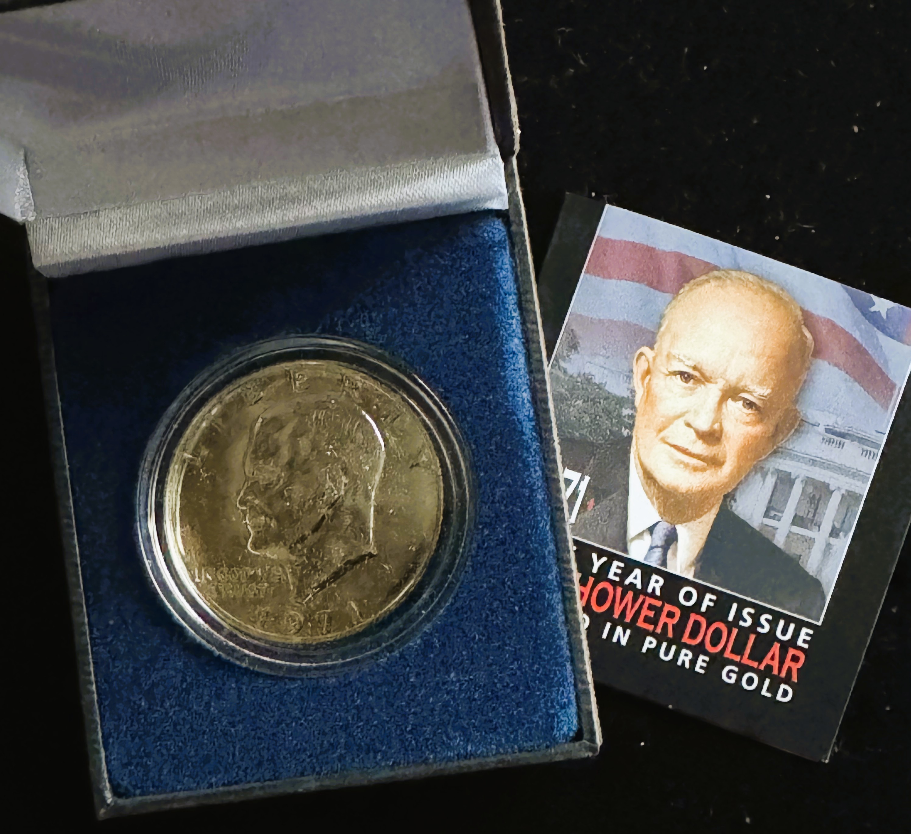 1971 EISENHOWER $1 DOLLAR BRIGHT LUSTER COIN, IN A CASE