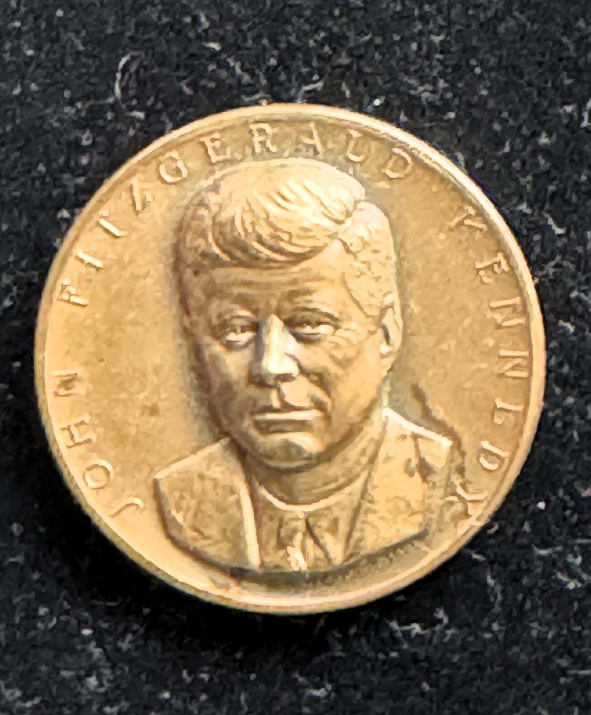 JOHN F KENNEDY BRONZE HIGH RELIEF UNC MEDAL , METALLIC ART CO, LIKE NEW IN ORIG BOX