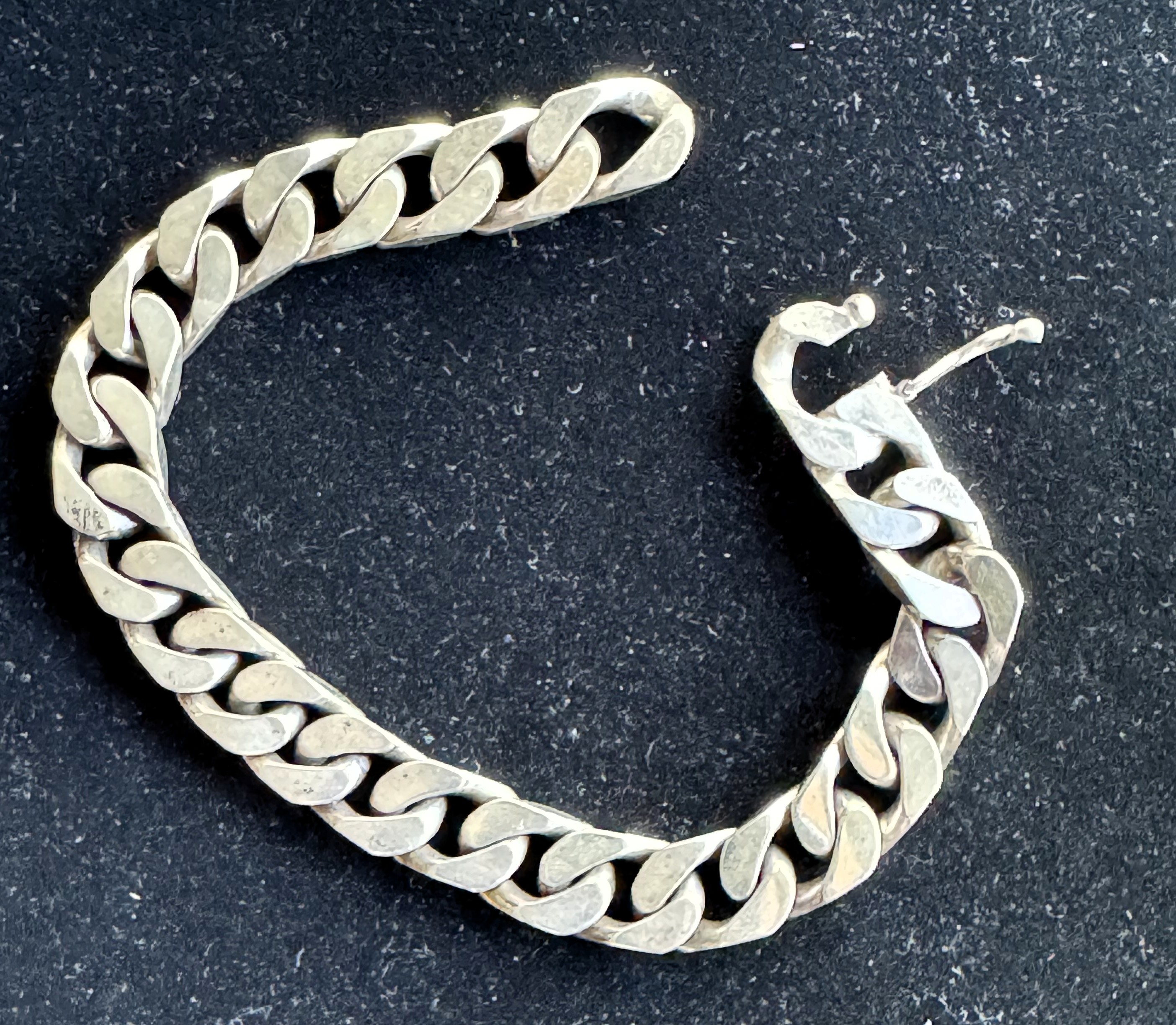 VINTAGE .925 STERLING SILVER SIGNED PR EX (PARMA ITALY) 9" X 7/16 SOLID HEAVY BRACELET, LIKE NEW CLASSIC