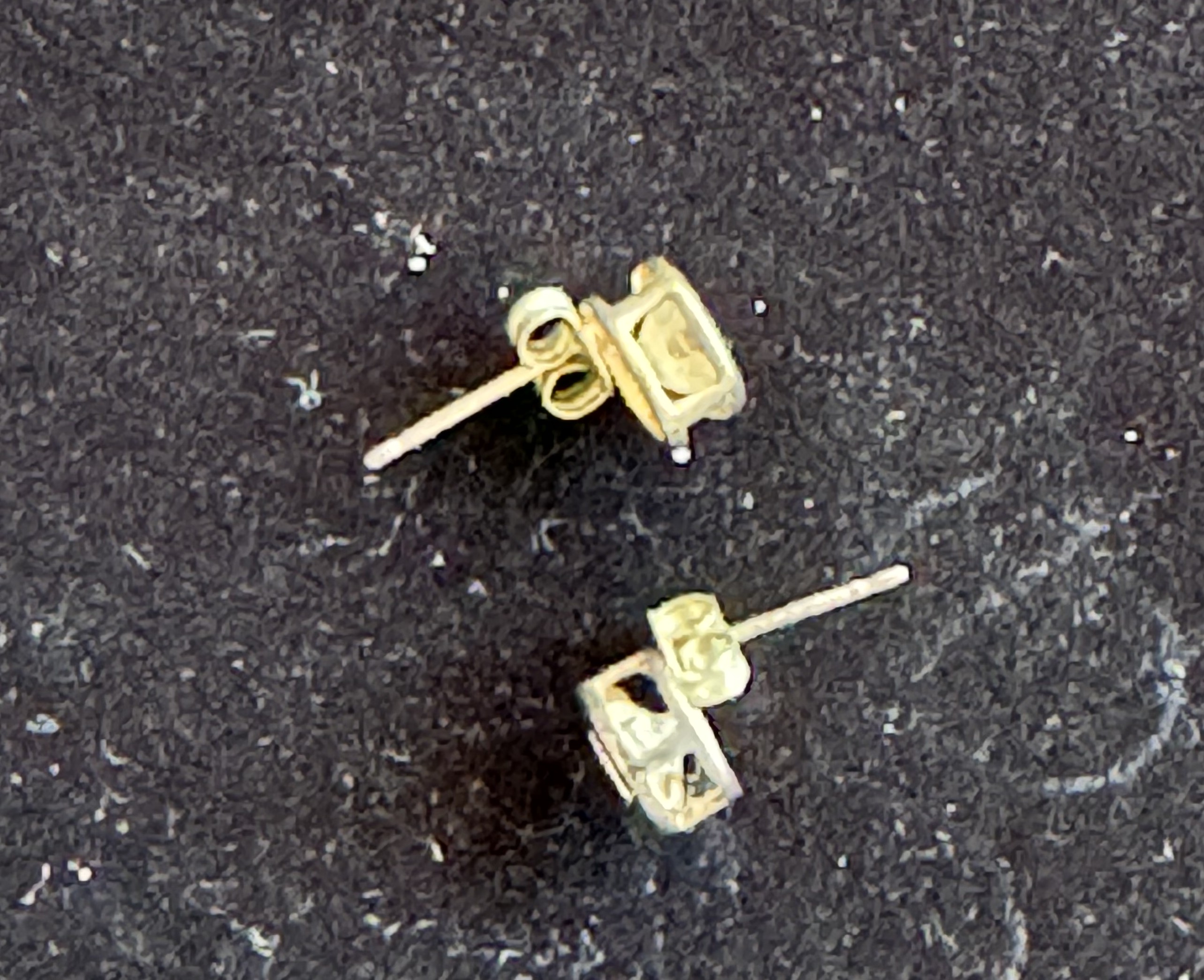VINTAGE .925 STERLING SILVER POST EARRINGS WITH A DIAMOND SETTING
