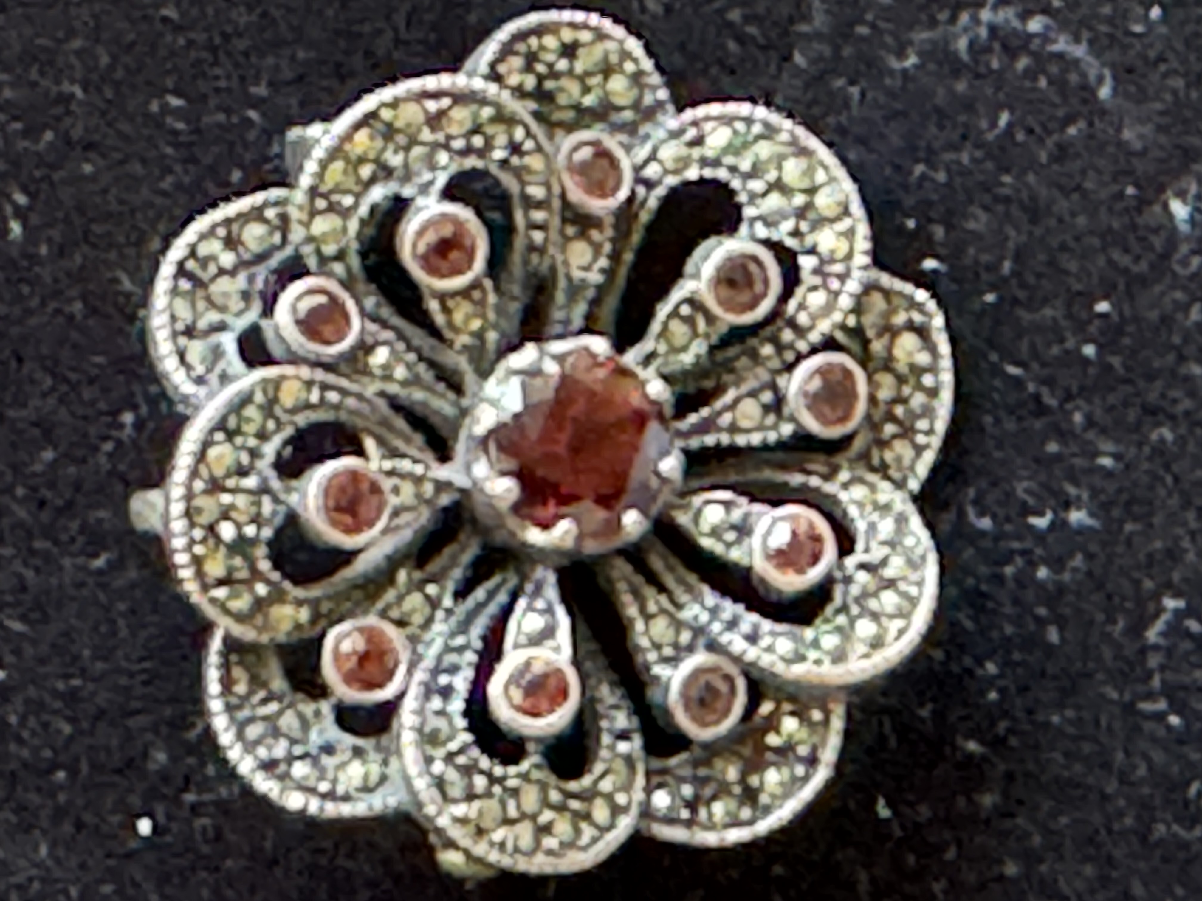 VINTAGE OLD ESTATE QUALITY MADE .925 STERLING SILVER, EQUIPPED FOR EITHER PENDANT/BROOCH/PIN CLASSIC FLORAL WITH RUBY CLUSTER