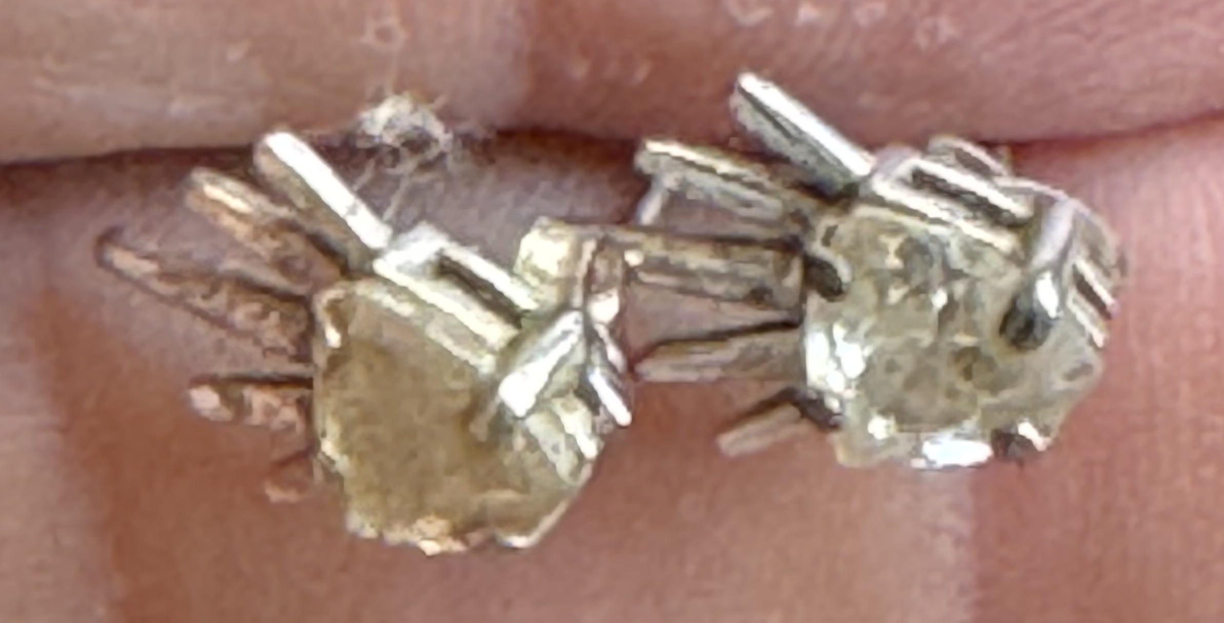 VINTAGE .925 STERLING SILVER POST EARRINGS WITH A HEART SHAPED DIAMOND SETTING