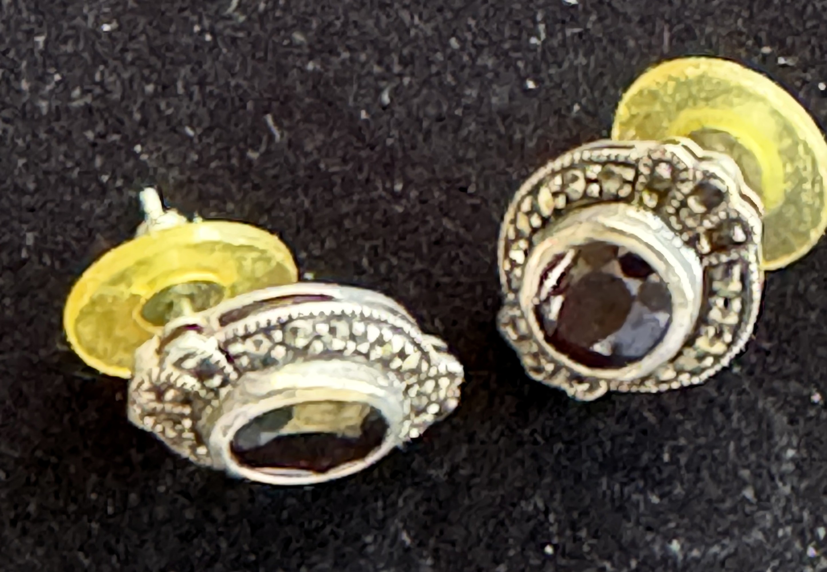 VINTAGE ESTATE .925 STERLING SILVER STUD POST ELEGANT EARRINGS WITH DEEP GARNET STONES