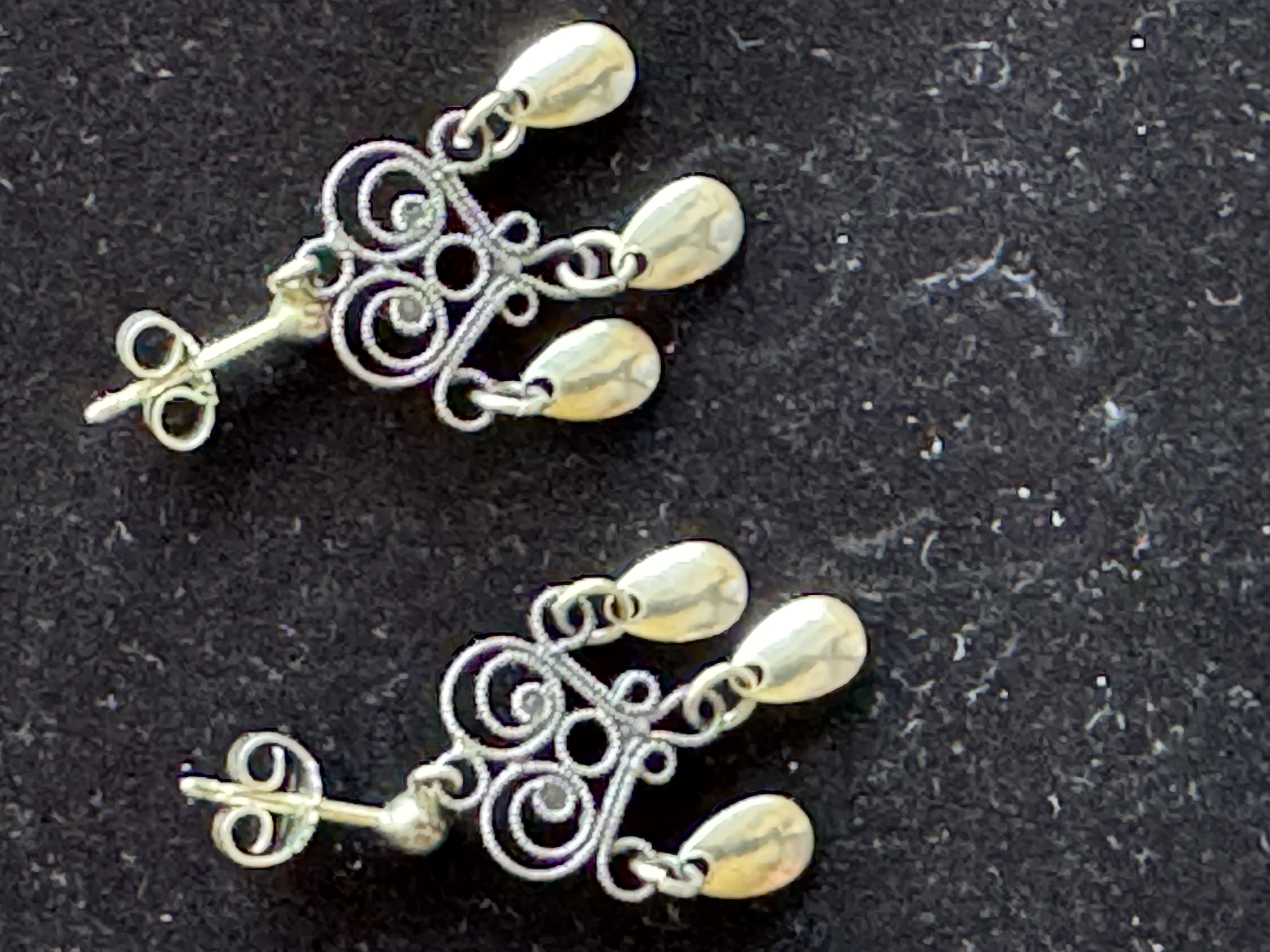 VINTAGE ESTATE .925 STERLING SILVER STUD POST HEART STYLE DANGLING EARRINGS