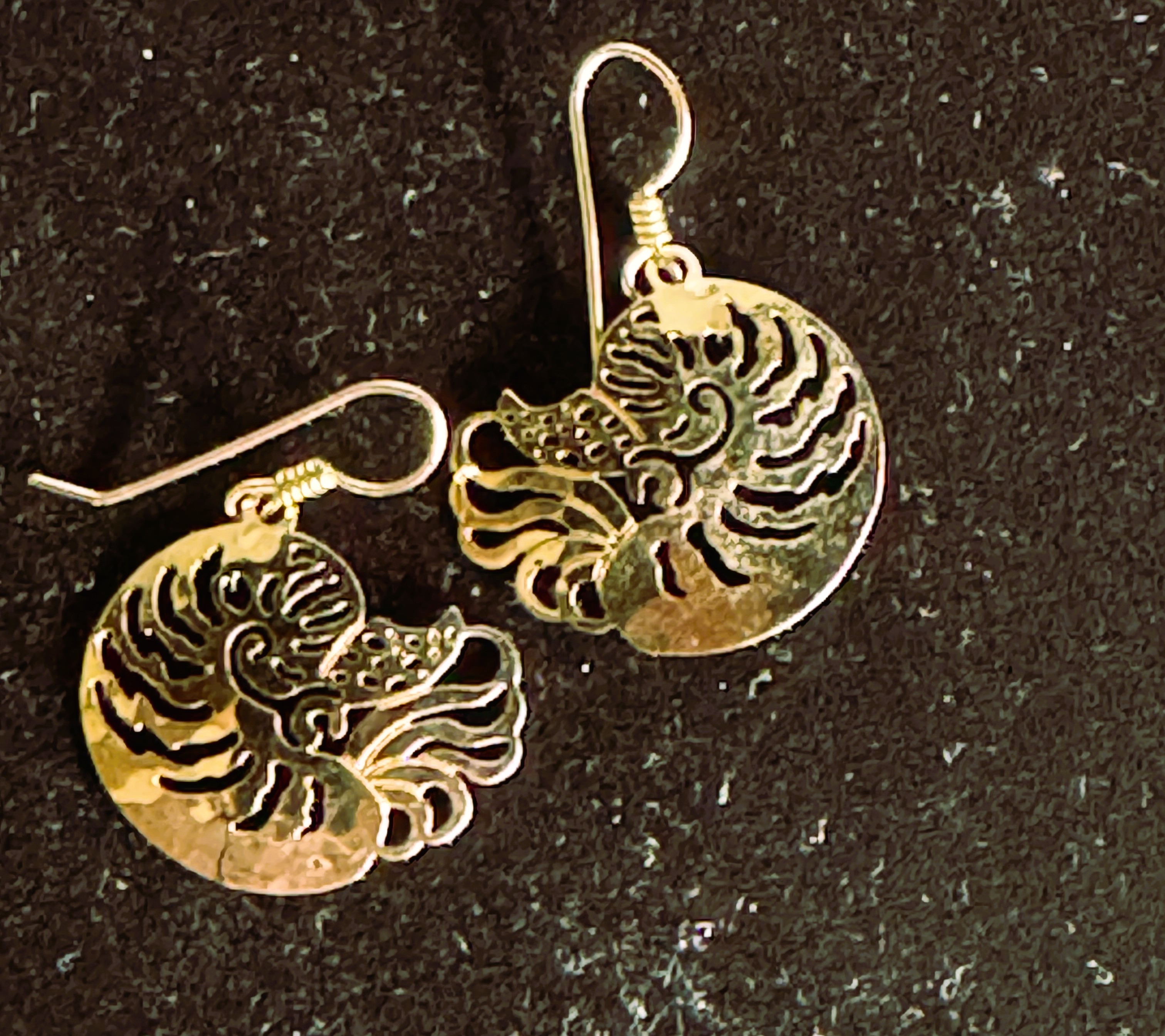WILL BYRDE GOLD LAYERED HIGHLY POLISHED HANDCRAFTED DANGLE EARRINGS, BEAUTIES, LIKE NEW NEVER WORN SEASHELLS