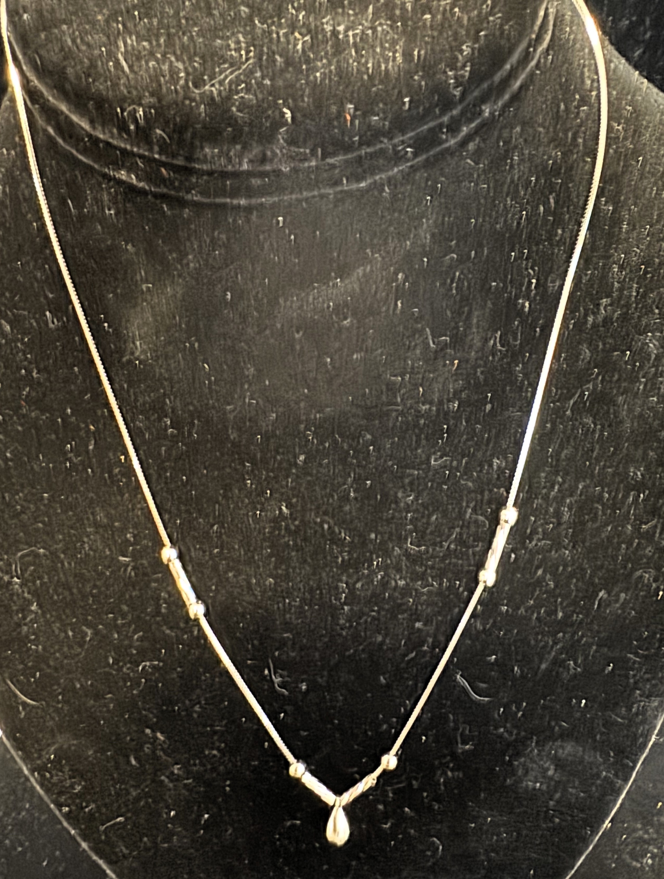 GOLD, 14K WHITE GOLD 18" ITALIAN MARKED CLASSY NECKLACE & PENDANT, LIKE NEW