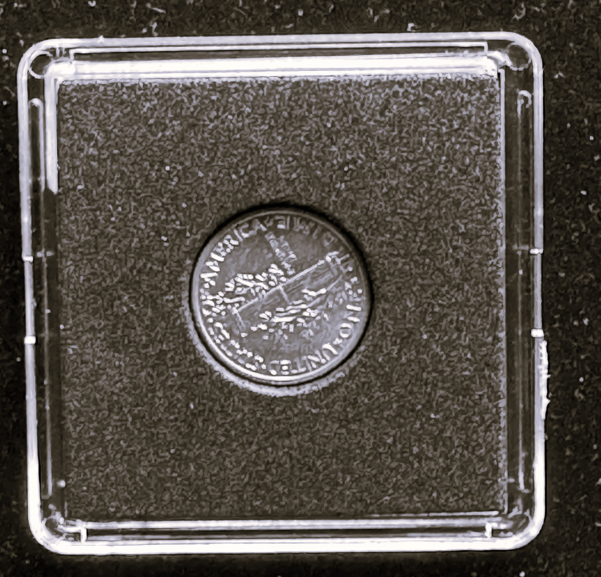 1938-S SILVER MERCURY DIME, FULL SPLIT BANDS, HIGH QUALITY GEM COIN IN A CASE