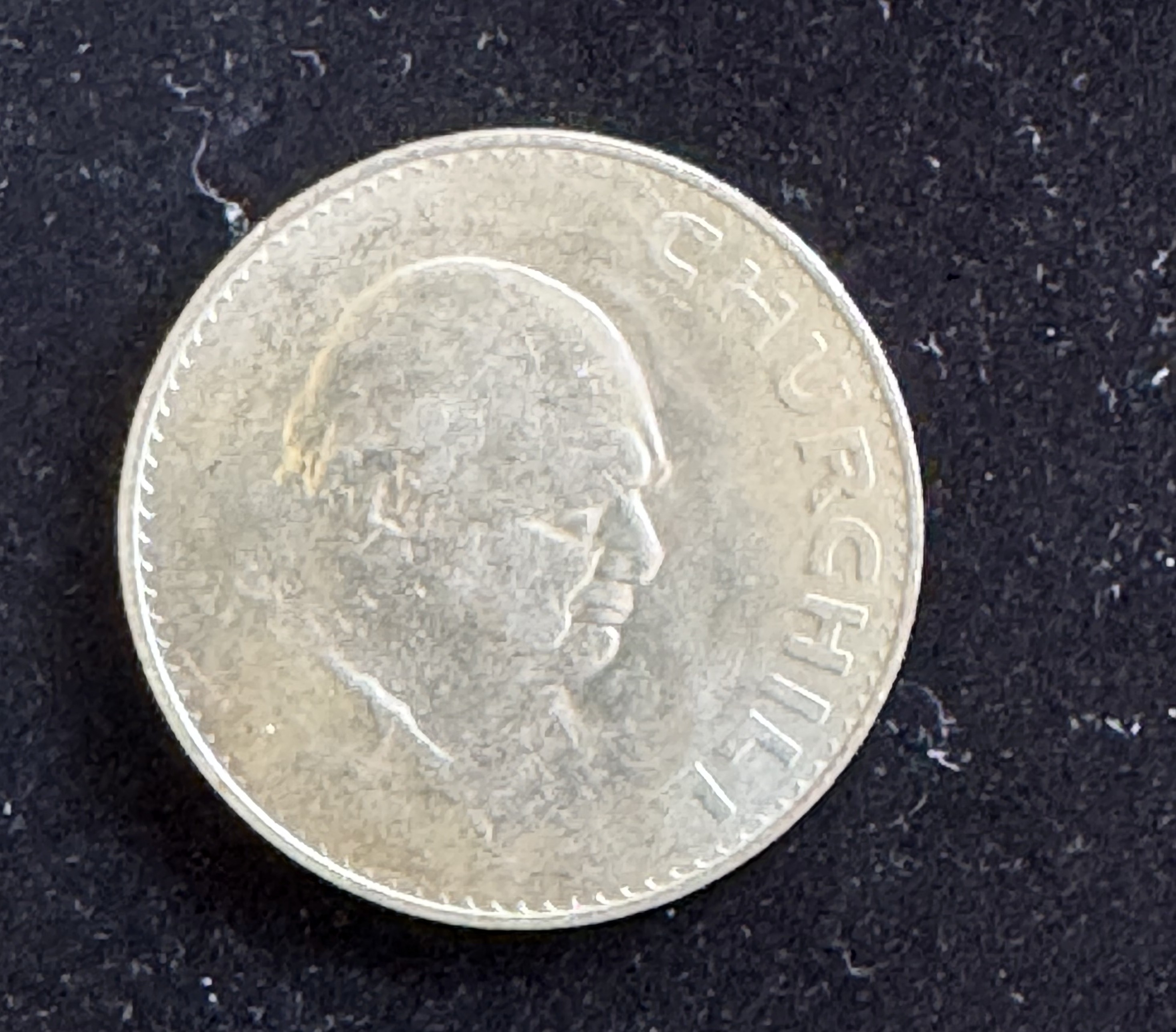1965 WINSTON CHURCHILL QUEEN ELIZABETH II UNC COIN