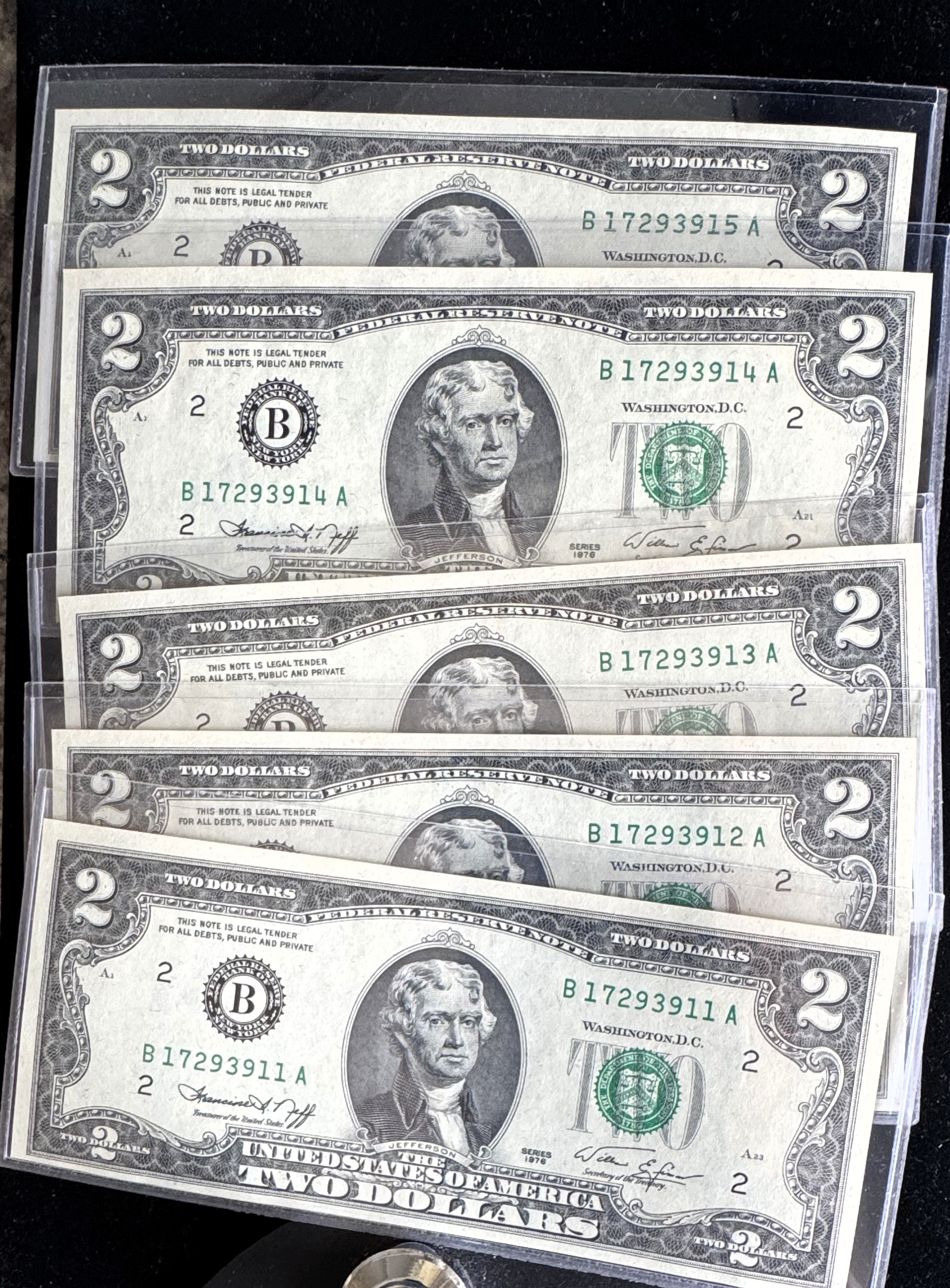 1976 SERIES $2 DOLLAR FRN, (5) CONSECUTIVE SERIAL #S, INTRODUCED IN CELEBRATION OF THE BICENTENNIAL OF INDEPENDENCE, CRISP GEM UNCIRCULATED BILLS ALL IN SLEVES