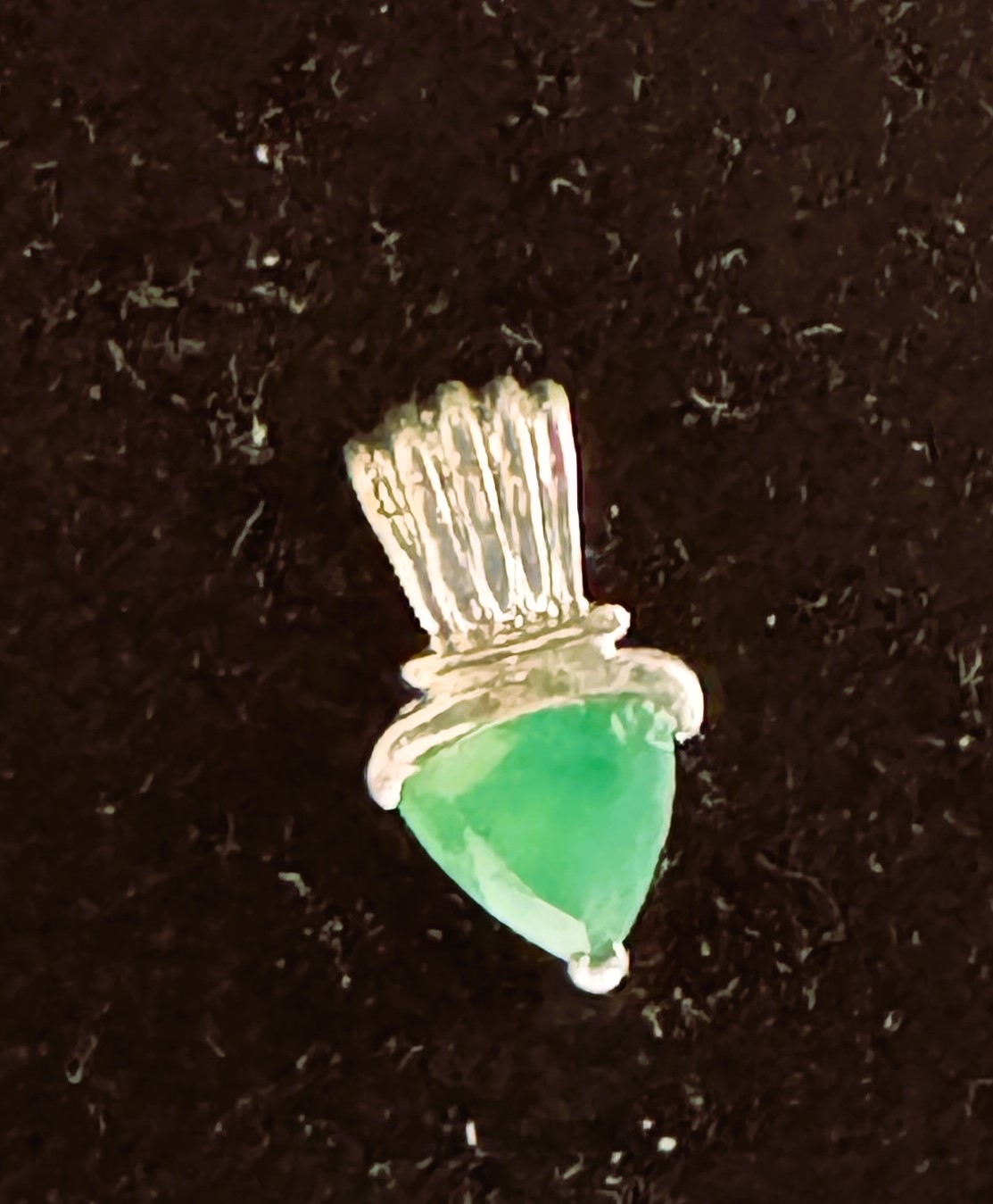 .925 STERLING SILVER VINTAGE PENDANT WITH AN EMERALD GREEN STONE