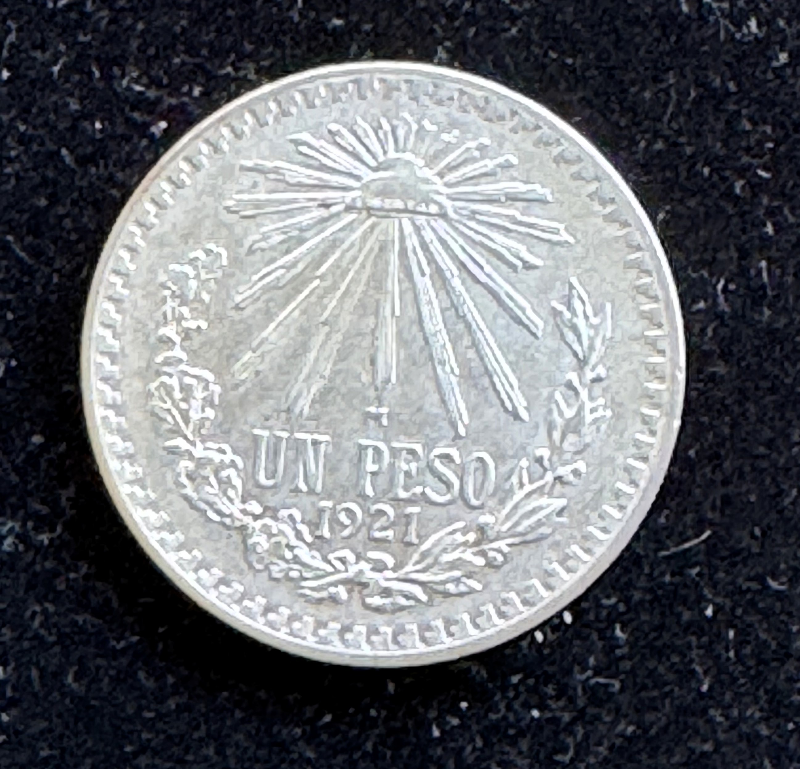 1921 MEXICO SILVER UN PESO, BRIGHT LUSTER DETAILS QUALITY COIN