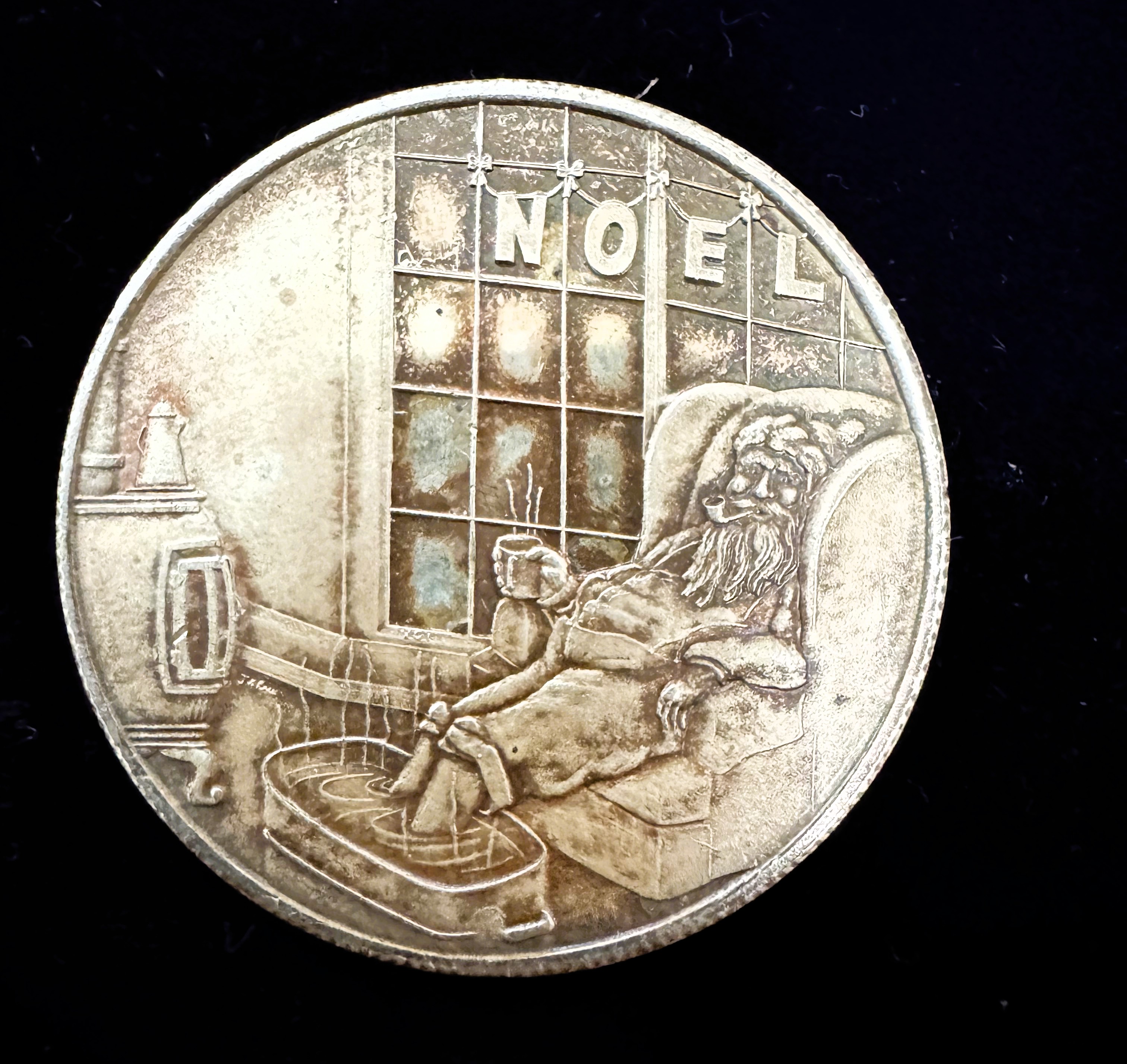 SANTA SOAKING HIS FEET, VINTAGE 1oz 999 FINE SILVER ROUND COIN