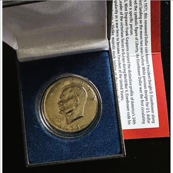 1971 EISENHOWER $1 DOLLAR BRIGHT LUSTER COIN, IN A CASE