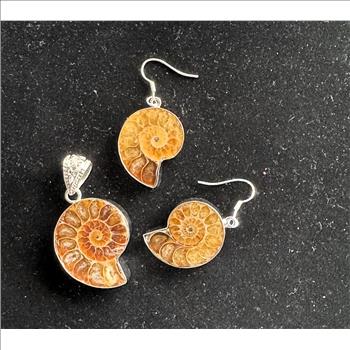 .925 STERLING SILVER VINTAGE MARKED  LARGE AMMONITE PENDANT AND MATCHING EARRINGS SET