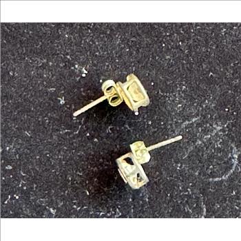VINTAGE .925 STERLING SILVER POST EARRINGS WITH A DIAMOND SETTING