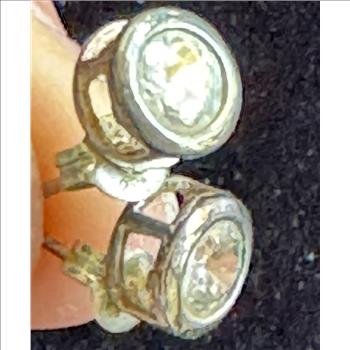 VINTAGE .925 STERLING SILVER POST EARRINGS WITH A DIAMOND SETTING