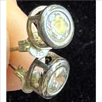 VINTAGE .925 STERLING SILVER POST EARRINGS WITH A DIAMOND SETTING