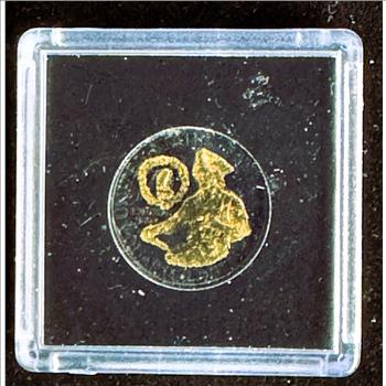 1776-1976-D  GOLDEN LAYERED QUARTER UNC COIN IN A HARD CASE