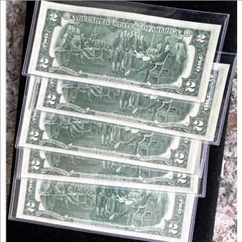 1976 SERIES $2 DOLLAR FRN, (5) CONSECUTIVE SERIAL #S, INTRODUCED IN CELEBRATION OF THE BICENTENNIAL OF INDEPENDENCE, CRISP GEM UNCIRCULATED BILLS ALL IN SLEVES