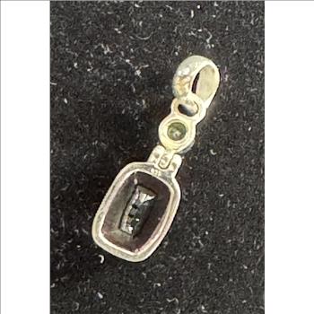 .925 STERLING SILVER VINTAGE PENDANT WITH A COLORFUL STONE