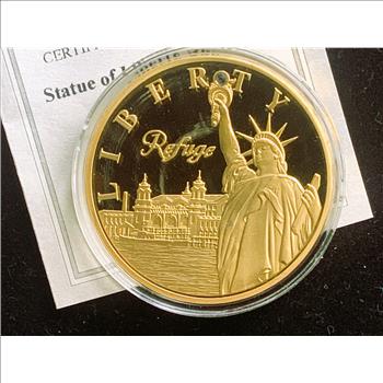 STATUE OF LIBERTY REFUGE COMMEMORATIVE COIN, 24K GOLD LAYERED WITH INBEDDED CRYSTAL, UNC IN CAPSULE, COA