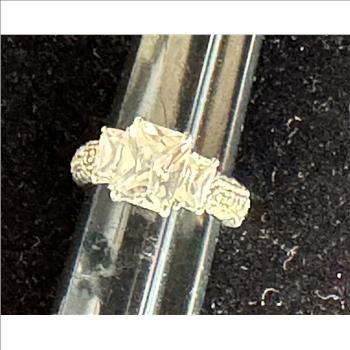 .925 STERLING SILVER STAMPED VINTAGE RING SIZE 6 1/2, WITH ZIRCON DIAMOND LOOKING STONES